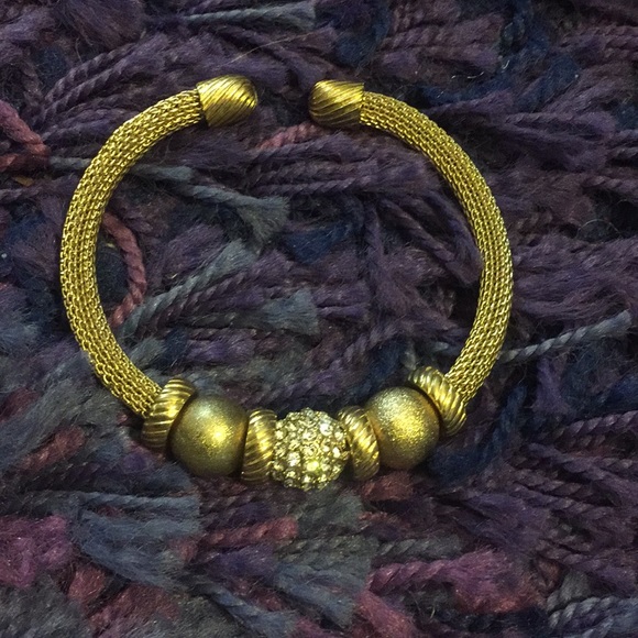 GOLD trifari mesh cuff - Picture 3 of 3